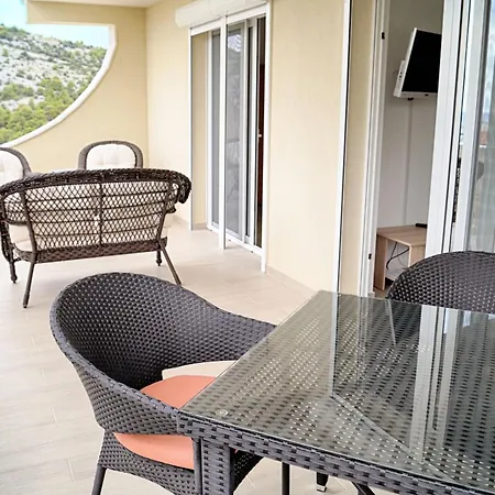 Fuer Drei Personen Mit Terrasse Apartment