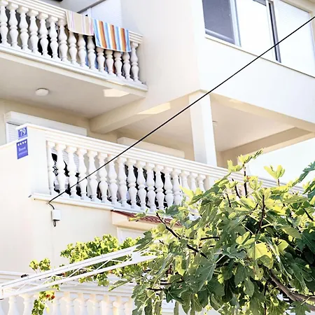 Fuer Drei Personen Mit Terrasse Apartment