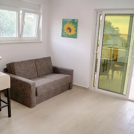 Fuer Drei Personen Mit Terrasse *
